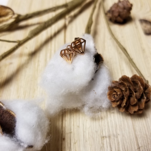 💎💎💎Beautiful Stainless Steel Diamond shape earrings in ROSE GOLD 💎💎💎 - Picture 2 of 9